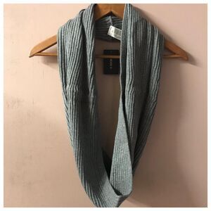 Forever 21 Gray Ribbed Infinity Scarf NWT